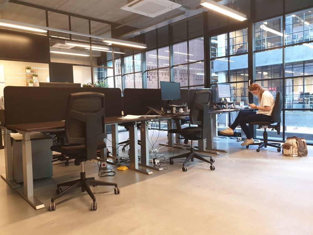 Schreibtisch-Schutzwand zum Aufstellen| worktrainer.de| Privatsph&auml;re bei der Arbeit | verbesserte Konzentration