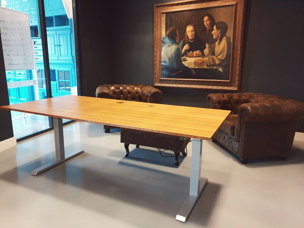 H&ouml;henverstellbarer Schreibtisch SteelForce 470 | worktrainer.de| gesundes und aktives Arbeiten | verbesserte Konzentrati