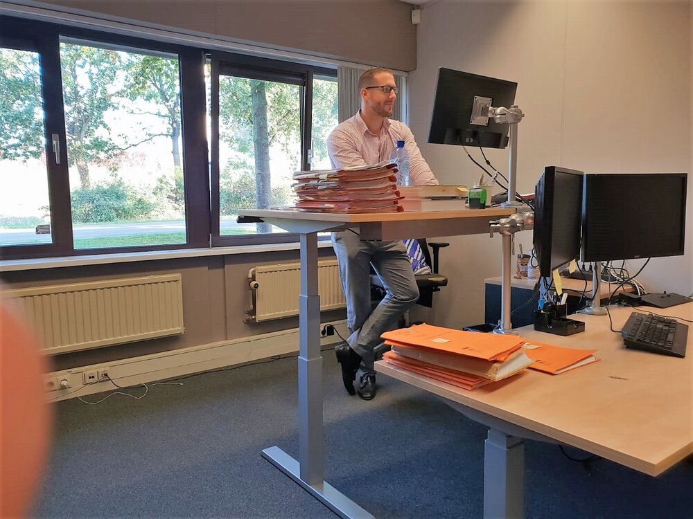 H&ouml;henverstellbarer Schreibtisch SteelForce 470 | worktrainer.de| gesundes und aktives Arbeiten | verbesserte Konzentrati