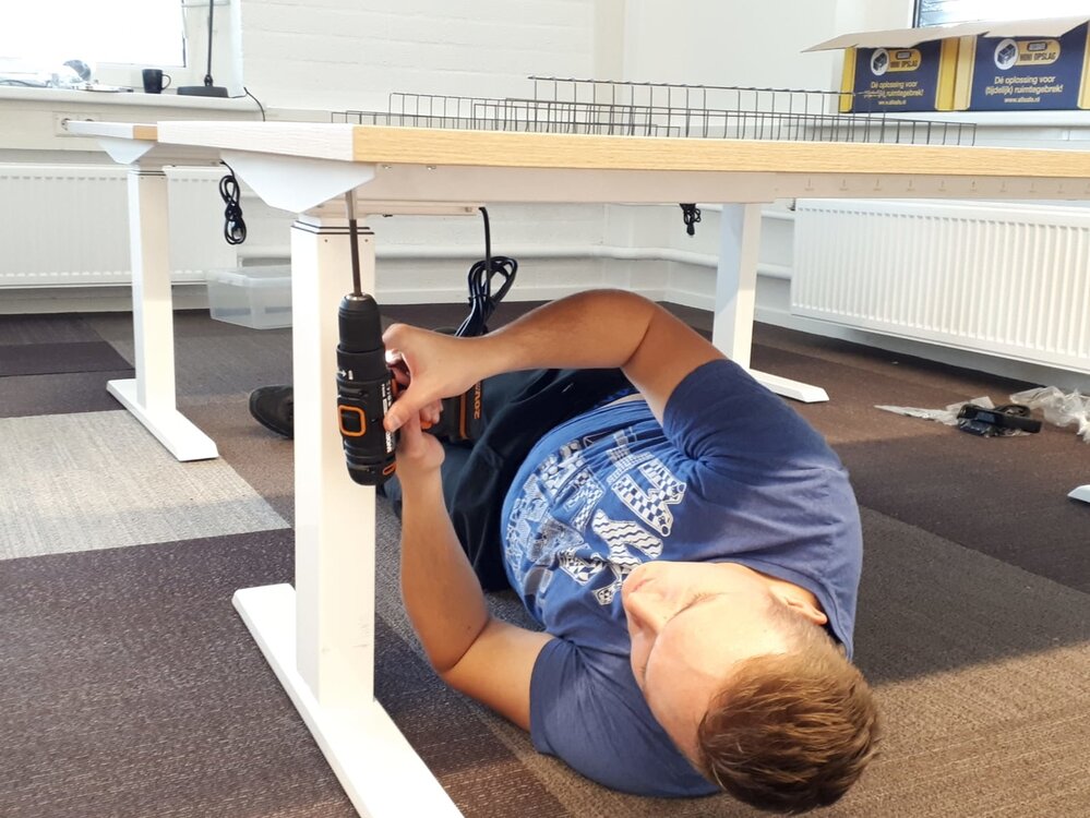 H&ouml;henverstellbarer Schreibtisch SteelForce 470 | worktrainer.de| gesundes und aktives Arbeiten | verbesserte Konzentrati