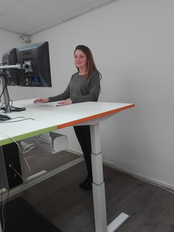 H&ouml;henverstellbarer Schreibtisch SteelForce 470 | worktrainer.de| gesundes und aktives Arbeiten | verbesserte Konzentrati