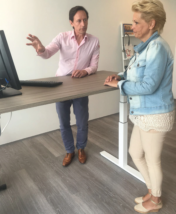 H&ouml;henverstellbarer Schreibtisch SteelForce 470 | worktrainer.de| gesundes und aktives Arbeiten | verbesserte Konzentrati