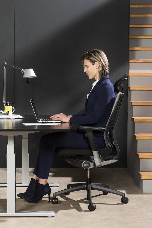 H&ouml;henverstellbarer Schreibtisch SteelForce 470 | worktrainer.de| gesundes und aktives Arbeiten | verbesserte Konzentrati