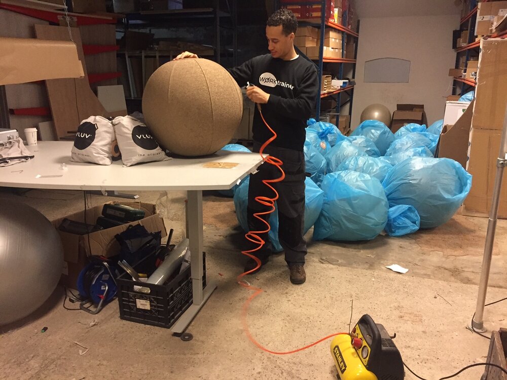 Sitzball - VLUV STOV| | Gesund und aktiv arbeiten| worktrainer.de | K&ouml;rperhaltung | Bewegung |Konzentration| Leistung