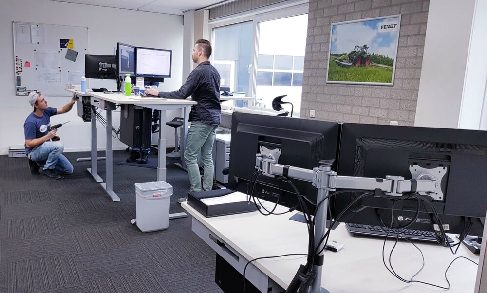 H&ouml;henverstellbarer Eckschreibtisch SteelForce 471 | Effizient, gesund und ergonomisch arbeiten | Eckschreibtisch aus Sta