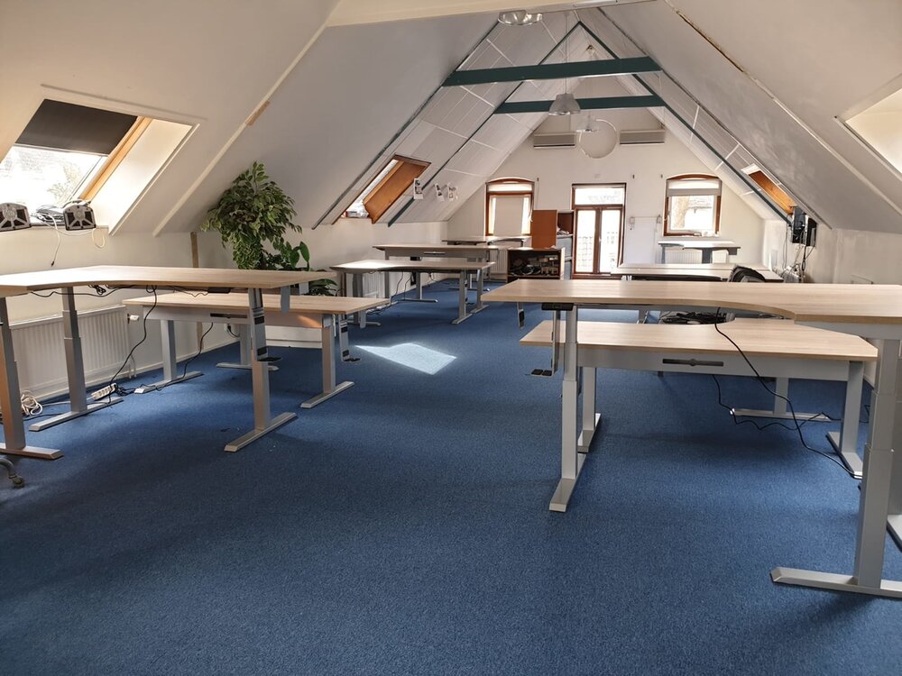 H&ouml;henverstellbarer Eckschreibtisch SteelForce 471 | Effizient, gesund und ergonomisch arbeiten | Eckschreibtisch aus Sta