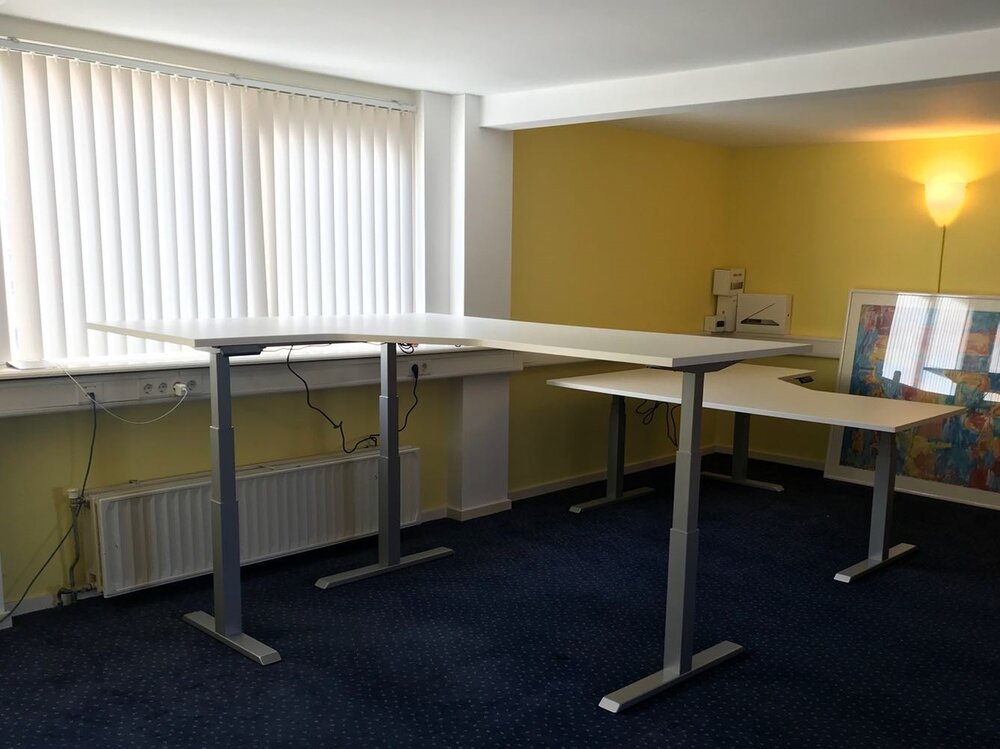 H&ouml;henverstellbarer Eckschreibtisch SteelForce 471 | Effizient, gesund und ergonomisch arbeiten | Eckschreibtisch aus Sta