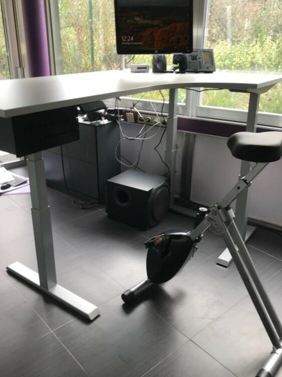 H&ouml;henverstellbarer Eckschreibtisch SteelForce 471 | Effizient, gesund und ergonomisch arbeiten | Eckschreibtisch aus Sta