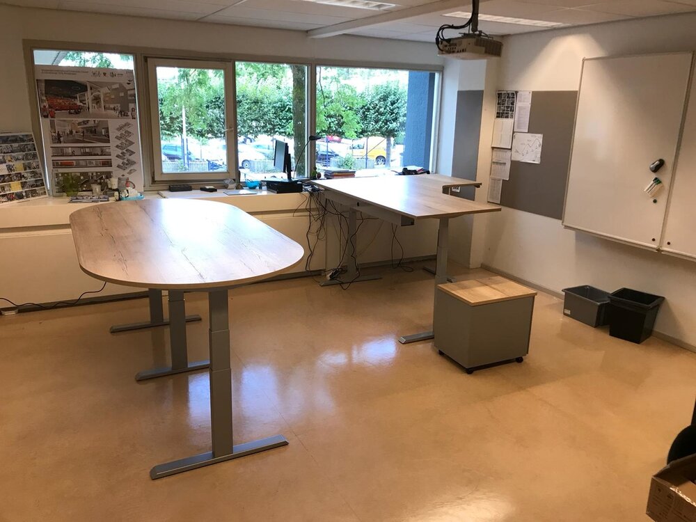 H&ouml;henverstellbarer Eckschreibtisch SteelForce 471 | Effizient, gesund und ergonomisch arbeiten | Eckschreibtisch aus Sta