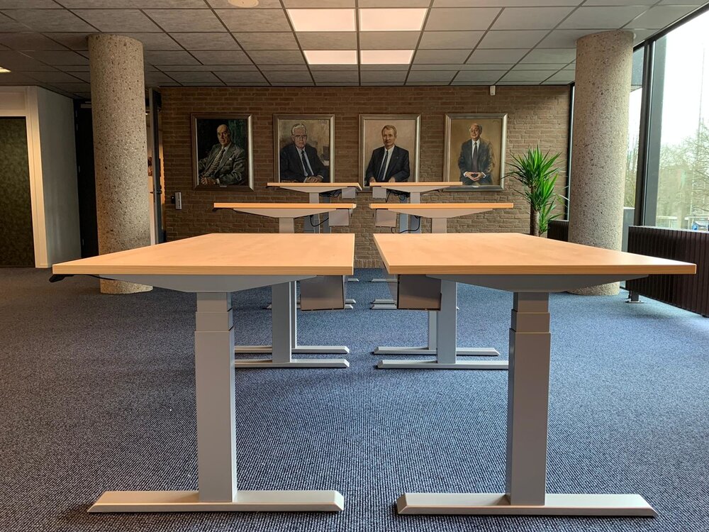 H&ouml;henverstellbarer Schreibtisch SteelForce 670 | Sitzen und stehen Sie gesund auf unserem ergnonomischen Schreibtisch| e