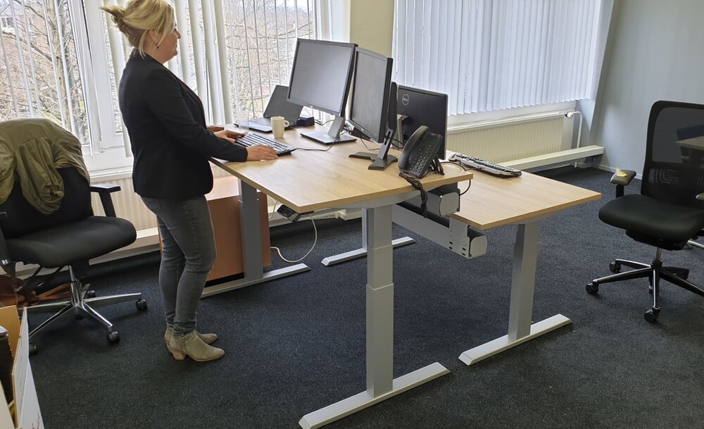 H&ouml;henverstellbarer Schreibtisch SteelForce 670 | Sitzen und stehen Sie gesund auf unserem ergnonomischen Schreibtisch| e