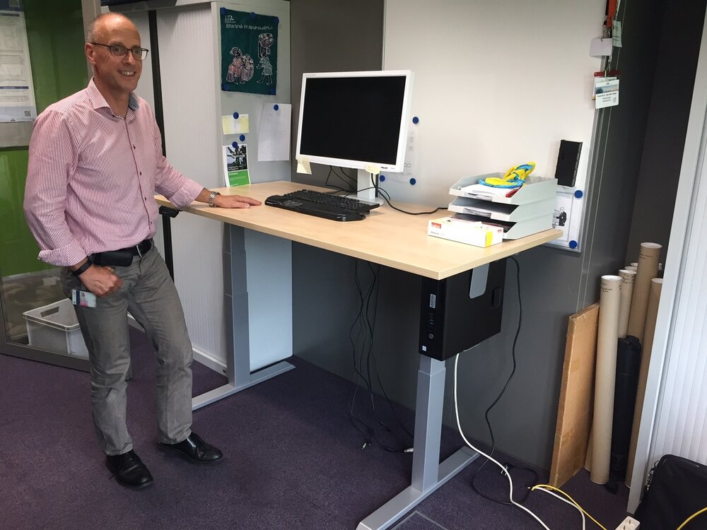 H&ouml;henverstellbarer Schreibtisch SteelForce 670 | Sitzen und stehen Sie gesund auf unserem ergnonomischen Schreibtisch| e