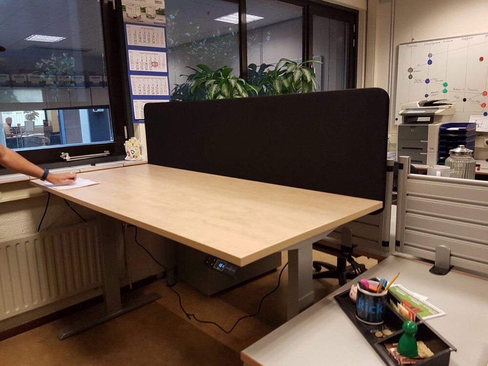 H&ouml;henverstellbarer Schreibtisch SteelForce 670 | Sitzen und stehen Sie gesund auf unserem ergnonomischen Schreibtisch| e