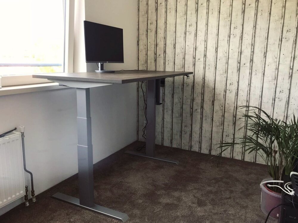 H&ouml;henverstellbarer Schreibtisch SteelForce 670 | Sitzen und stehen Sie gesund auf unserem ergnonomischen Schreibtisch| e