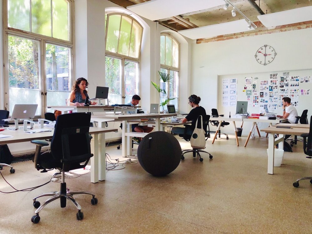 Sitzball Vluv bei IXXI  Fit mit unseren ergonomische Sitzb&auml;lle am Arbeitsplatz | Worktrainer.de