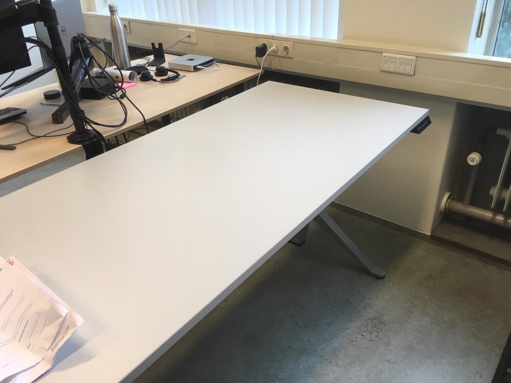 Sitz-Steh-Schreibtisch Y-Desk Bleiben Sie fit mit unseren ergonomische h&ouml;henverstellbare Schreibtische | Worktrainer.de