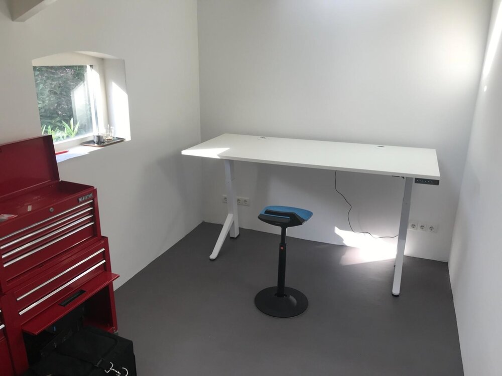 Sitz-Steh-Schreibtisch Y-Desk mit Muvman Bleiben Sie fit mit unseren ergonomische h&ouml;henverstellbare Schreibtische 