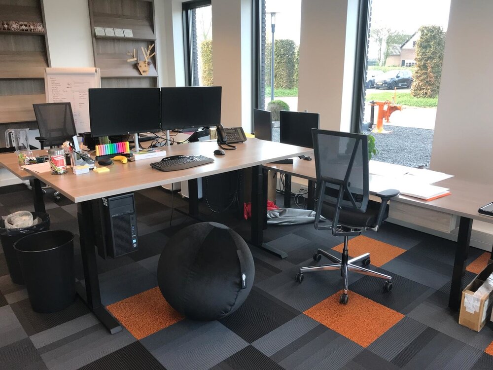 H&ouml;henverstellbarer Schreibtisch SteelForce 670 | Sitzen und stehen Sie gesund auf unserem ergnonomischen Schreibtisch| e