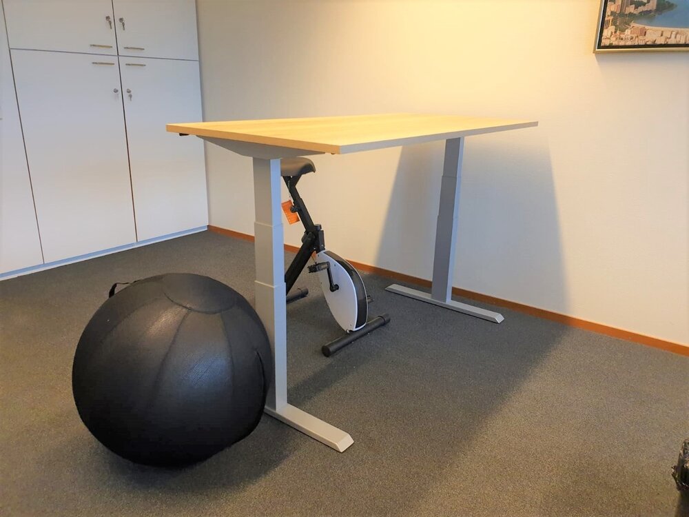 H&ouml;henverstellbarer Schreibtisch SteelForce 670 | Sitzen und stehen Sie gesund auf unserem ergnonomischen Schreibtisch| e