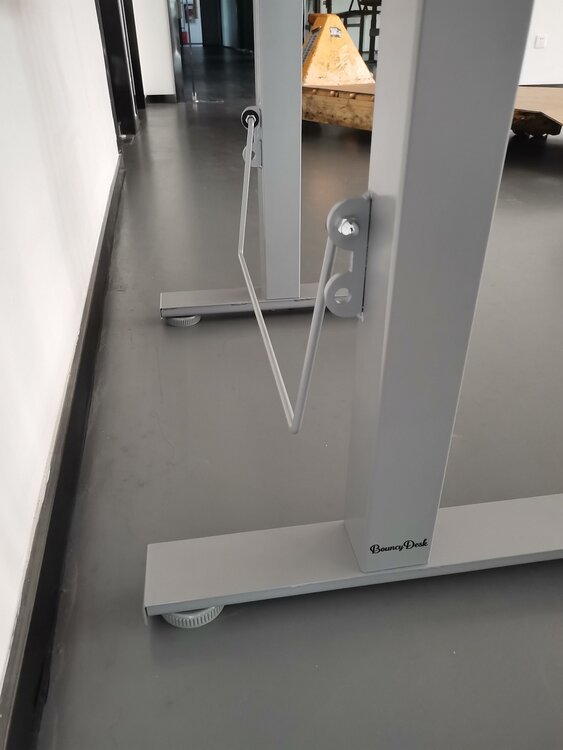 BouncyDesk Wildbirne H&ouml;henverstellbarer Schreibtisch | Bei der Arbeit fit bleiben | Worktrainer.de