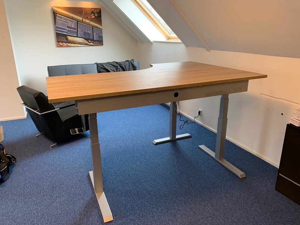H&ouml;henverstellbarer Eckschreibtisch SteelForce 471 | Effizient, gesund und ergonomisch arbeiten | Eckschreibtisch aus Sta