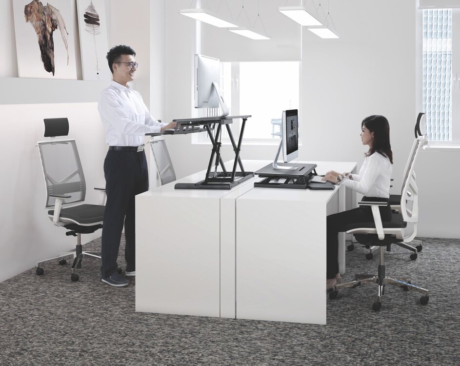 Sitz-Steh-Erh&ouml;hung  Updesk Cross Gasfeder erh&ouml;hung | Bei der Arbeit fit bleiben | Worktrainer.de