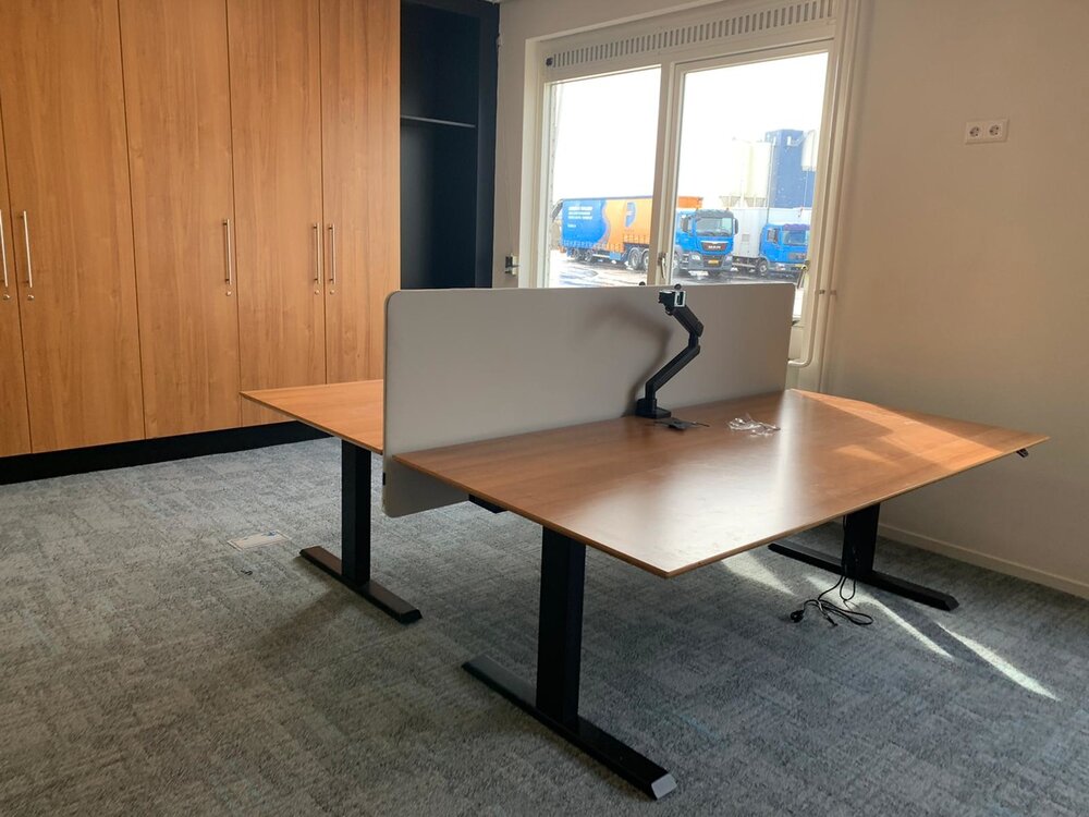 H&ouml;henverstellbarer Schreibtisch SteelForce 670 | Sitzen und stehen Sie gesund auf unserem ergnonomischen Schreibtisch| e