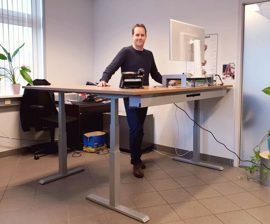 H&ouml;henverstellbarer Eckschreibtisch SteelForce 471 | Effizient, gesund und ergonomisch arbeiten | Eckschreibtisch aus Sta