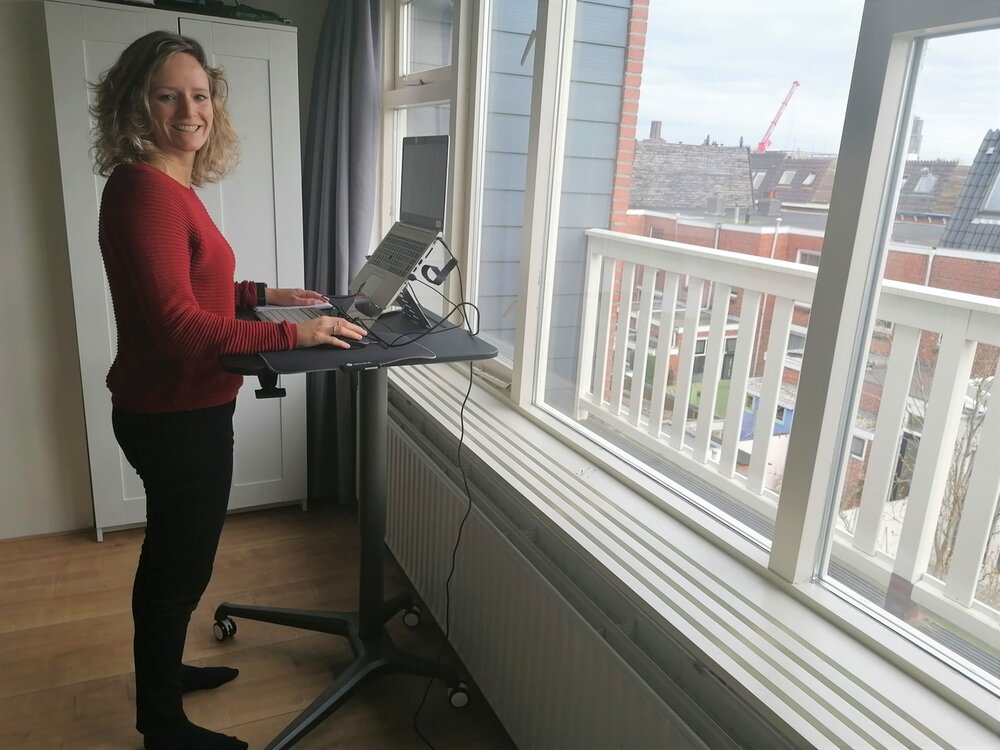 Single Leg Desk H&ouml;henverstellbarer Schreibtisch | Ergonomisch arbeiten | Worktrainer.de