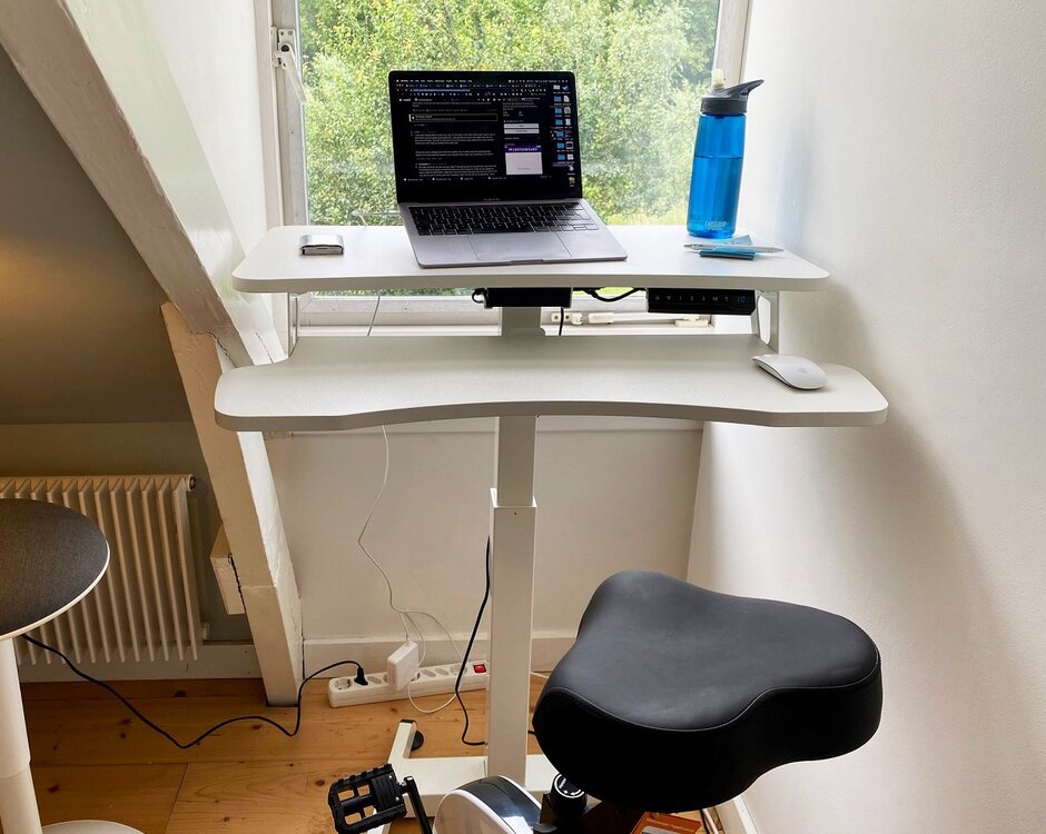 Updesk High H&ouml;henverstellbarer Schreibtisch | Worktrainer.de