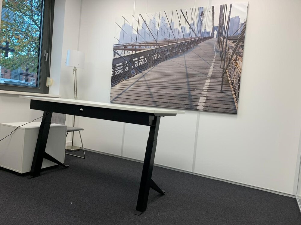Sitz-Steh-Schreibtisch Y-Desk Bleiben Sie fit mit unseren ergonomische h&ouml;henverstellbare Schreibtische | Worktrainer