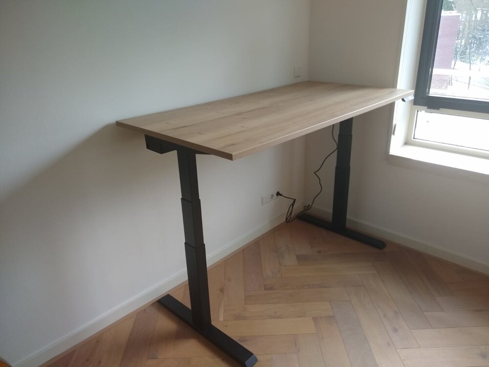 H&ouml;henverstellbarer Schreibtisch SteelForce 670 | Sitzen und stehen Sie gesund auf unserem ergnonomischen Schreibtisch| e