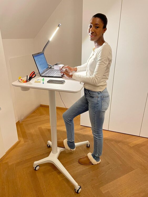Single Leg Desk H&ouml;henverstellbarer Schreibtisch | Ergonomisch arbeiten | Worktrainer.de