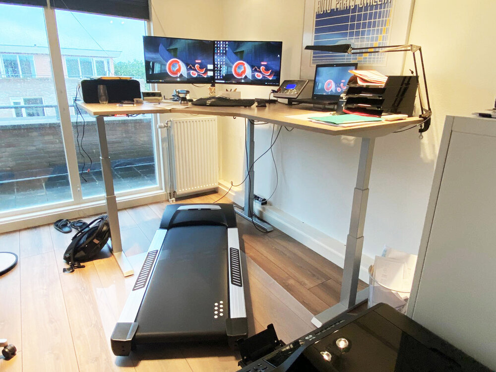 H&ouml;henverstellbarer Eckschreibtisch SteelForce 471 | Effizient, gesund und ergonomisch arbeiten | Eckschreibtisch aus Sta