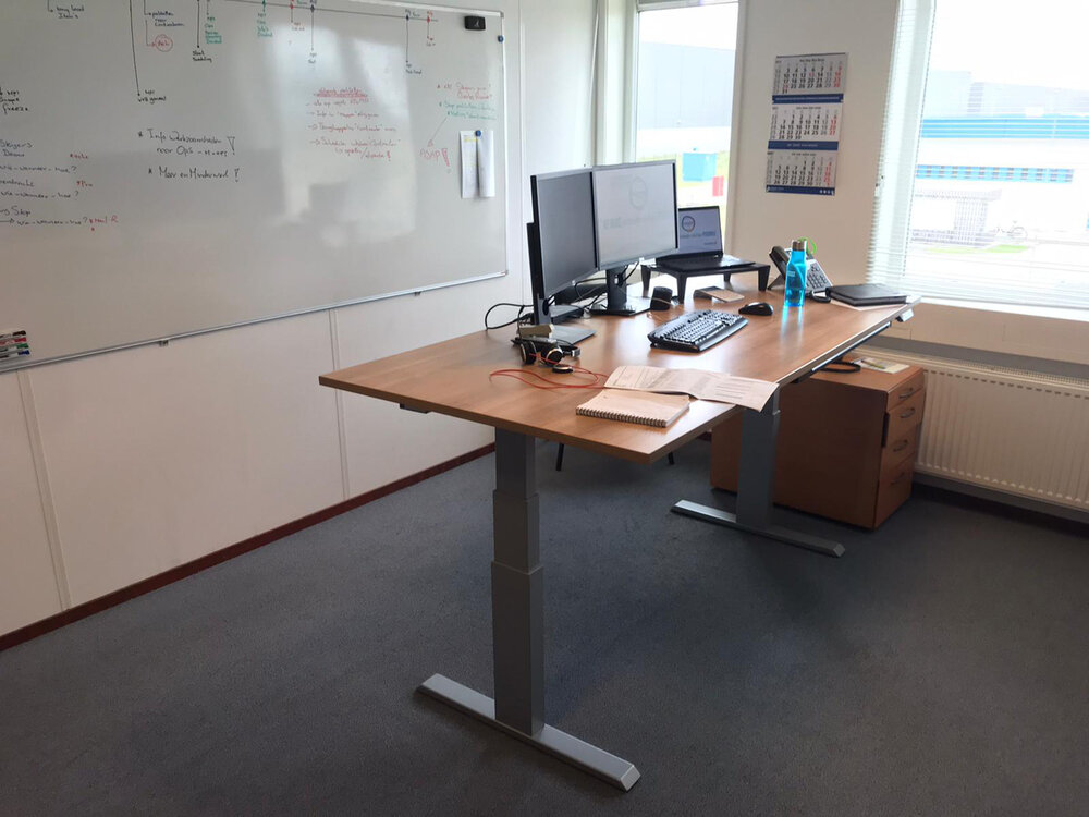 H&ouml;henverstellbarer Schreibtisch SteelForce 670 | Sitzen und stehen Sie gesund auf unserem ergnonomischen Schreibtisch| e