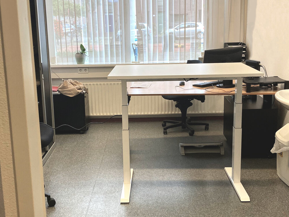 H&ouml;henverstellbarer Schreibtisch SteelForce 470 | worktrainer.de| gesundes und aktives Arbeiten | verbesserte Konzentrati