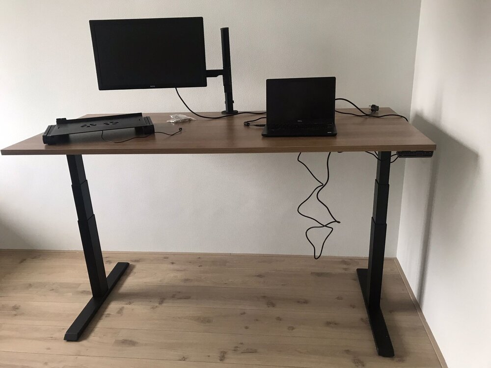 H&ouml;henverstellbarer Schreibtisch SteelForce 670 | Sitzen und stehen Sie gesund auf unserem ergnonomischen Schreibtisch| e