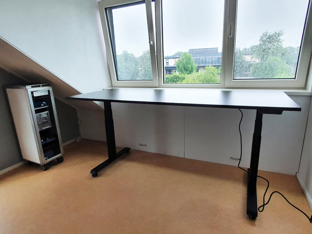 H&ouml;henverstellbarer Schreibtisch SteelForce 670 | Sitzen und stehen Sie gesund auf unserem ergnonomischen Schreibtisch| e