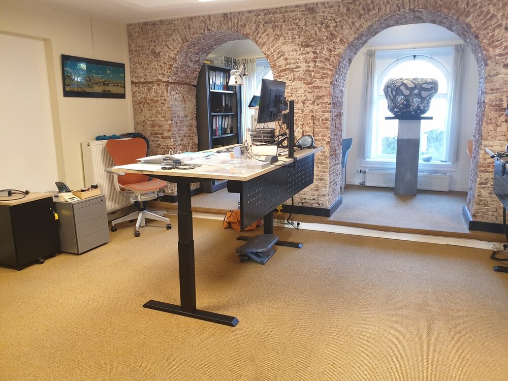 H&ouml;henverstellbarer Schreibtisch SteelForce 670 | Sitzen und stehen Sie gesund auf unserem ergnonomischen Schreibtisch| e