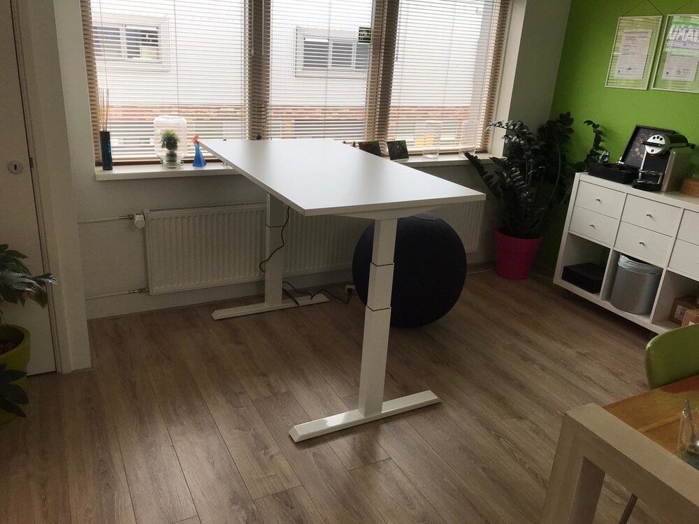 H&ouml;henverstellbarer Schreibtisch SteelForce 670 | Sitzen und stehen Sie gesund auf unserem ergnonomischen Schreibtisch| e