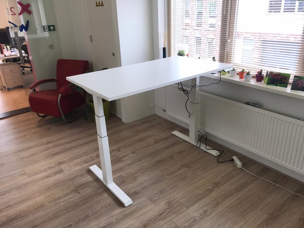 H&ouml;henverstellbarer Schreibtisch SteelForce 670 | Sitzen und stehen Sie gesund auf unserem ergnonomischen Schreibtisch| e