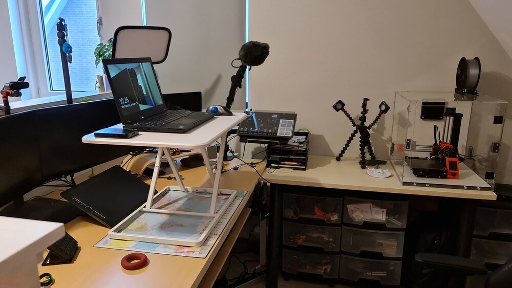Schreibtischerh&ouml;hung - Ultra Slim Mini Desk | Worktrainer.de