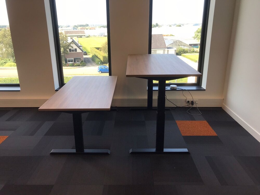 H&ouml;henverstellbarer Schreibtisch SteelForce 470 | worktrainer.de| gesundes und aktives Arbeiten | verbesserte Konzentrati