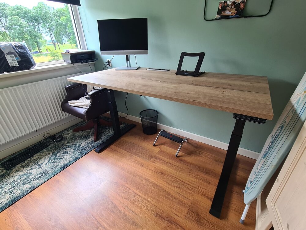 H&ouml;henverstellbarer Schreibtisch SteelForce 470 | worktrainer.de| gesundes und aktives Arbeiten | verbesserte Konzentrati