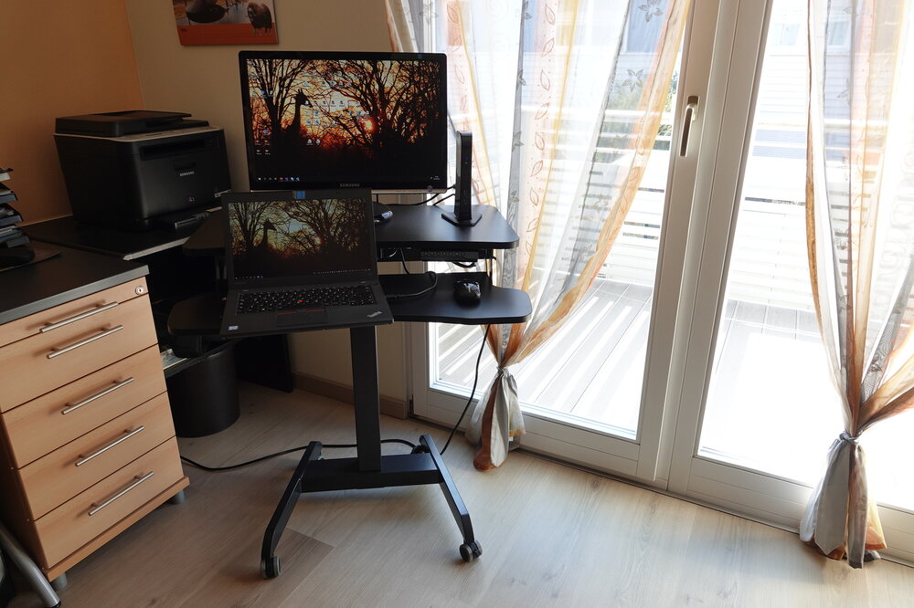Updesk High H&ouml;henverstellbarer Schreibtisch | Worktrainer.de