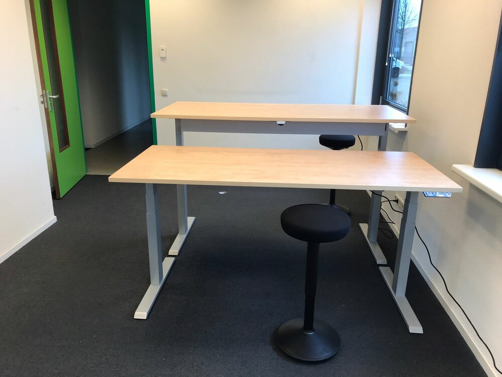 H&ouml;henverstellbarer Schreibtisch SteelForce 670 | Sitzen und stehen Sie gesund auf unserem ergnonomischen Schreibtisch| e