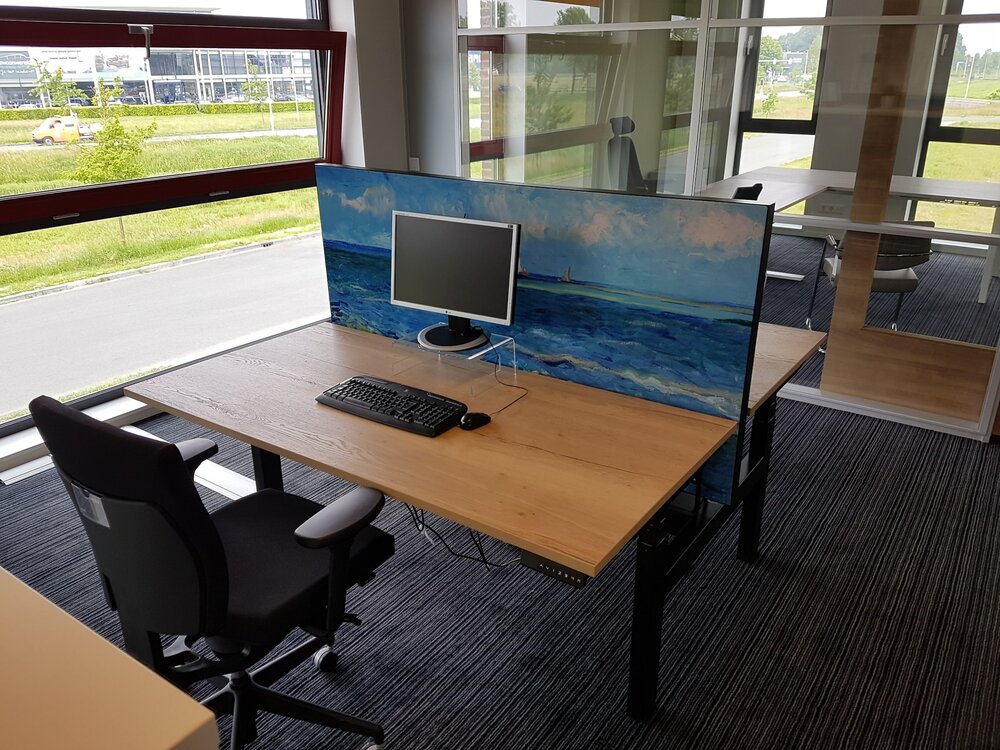 Nyink | Sch&uuml;tzwande Doppel-Sitz-Schreibtisch | mit Aluminiumrahmen