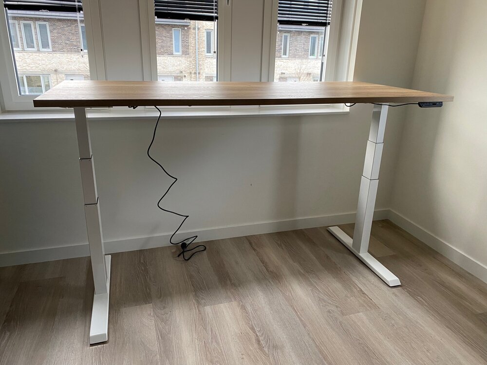 H&ouml;henverstellbarer Schreibtisch SteelForce 670 | Sitzen und stehen Sie gesund auf unserem ergnonomischen Schreibtisch| e