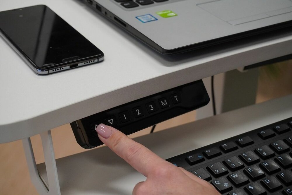 Updesk High H&ouml;henverstellbarer Schreibtisch | Worktrainer.de