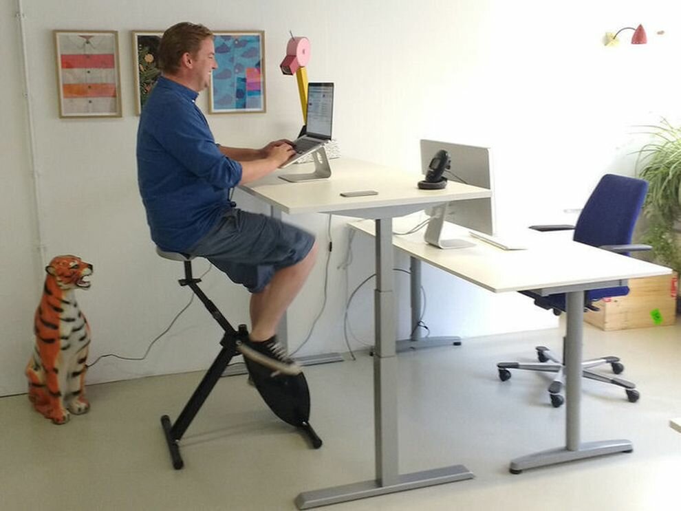 H&ouml;henverstellbarer Schreibtisch SteelForce 470 | worktrainer.de| gesundes und aktives Arbeiten | verbesserte Konzentrati